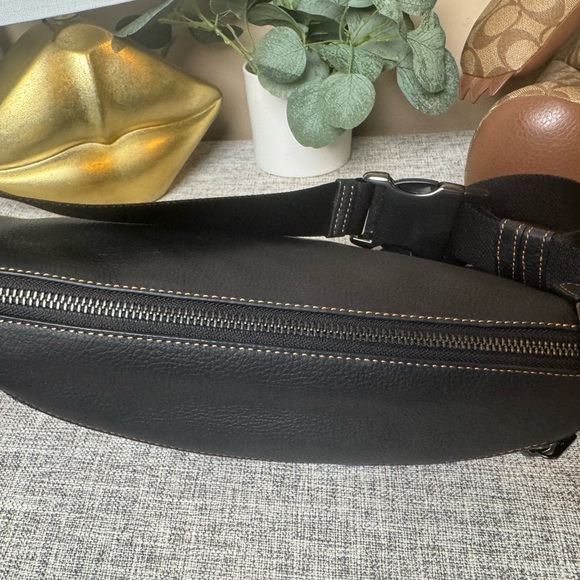 $229 COACH WARREN BELT BAG - Picture 8 of 8